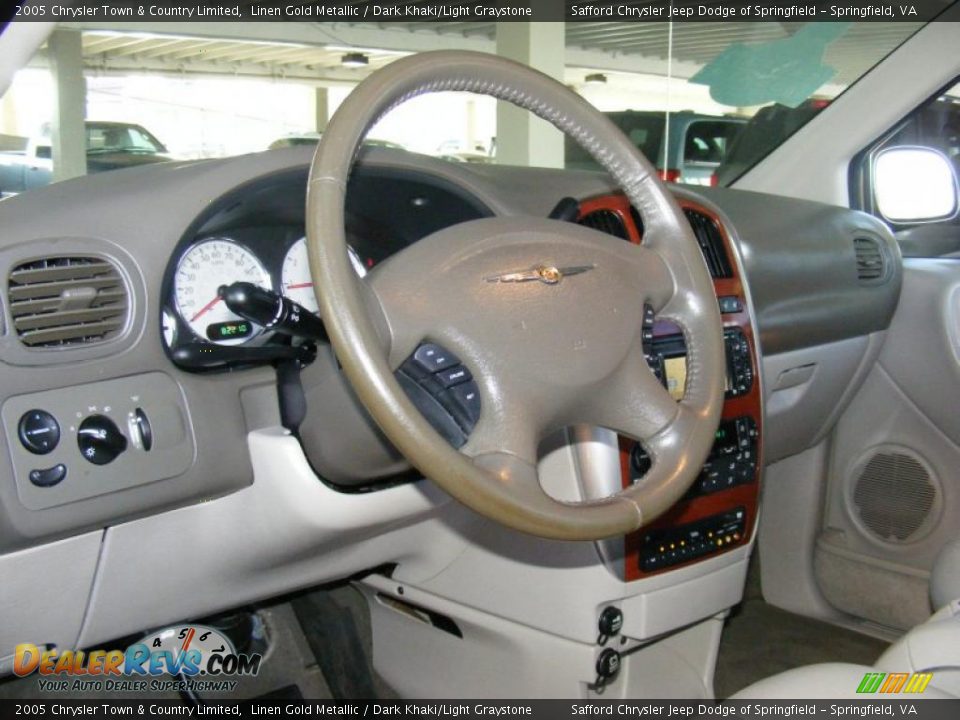 2005 Chrysler Town & Country Limited Linen Gold Metallic / Dark Khaki/Light Graystone Photo #24