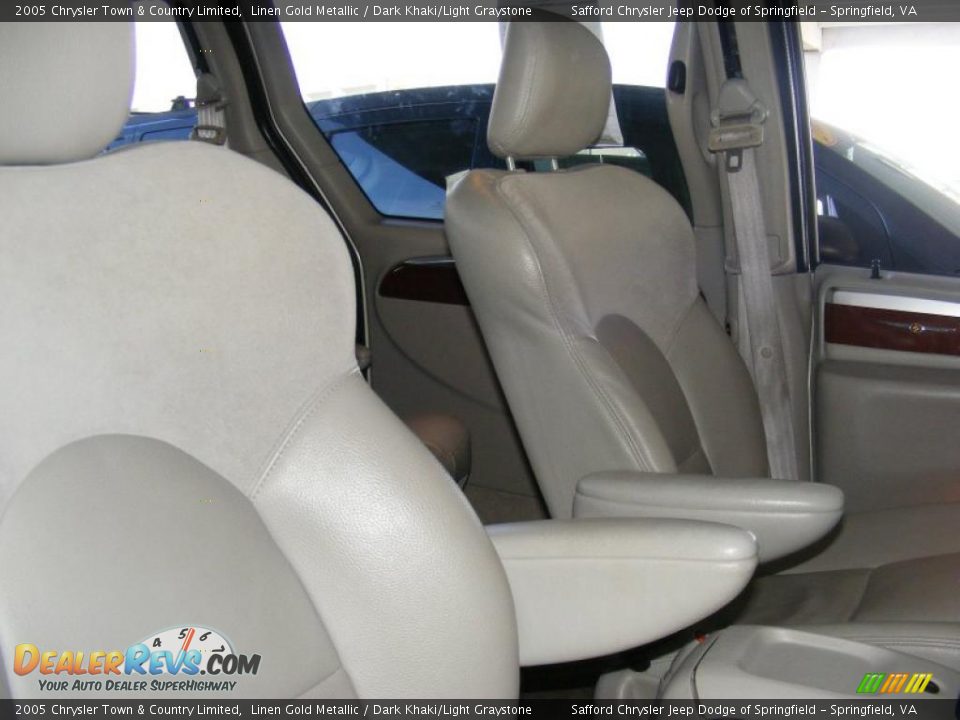 2005 Chrysler Town & Country Limited Linen Gold Metallic / Dark Khaki/Light Graystone Photo #33