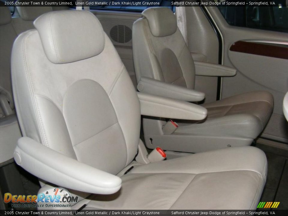 2005 Chrysler Town & Country Limited Linen Gold Metallic / Dark Khaki/Light Graystone Photo #34