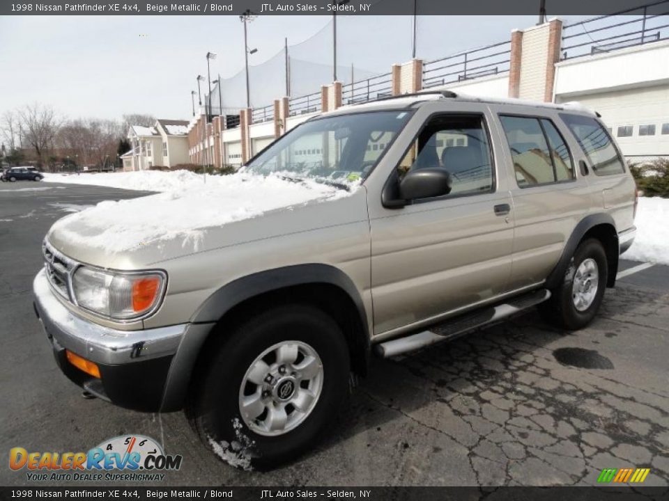 1998 Nissan Pathfinder XE 4x4 Beige Metallic / Blond Photo #1