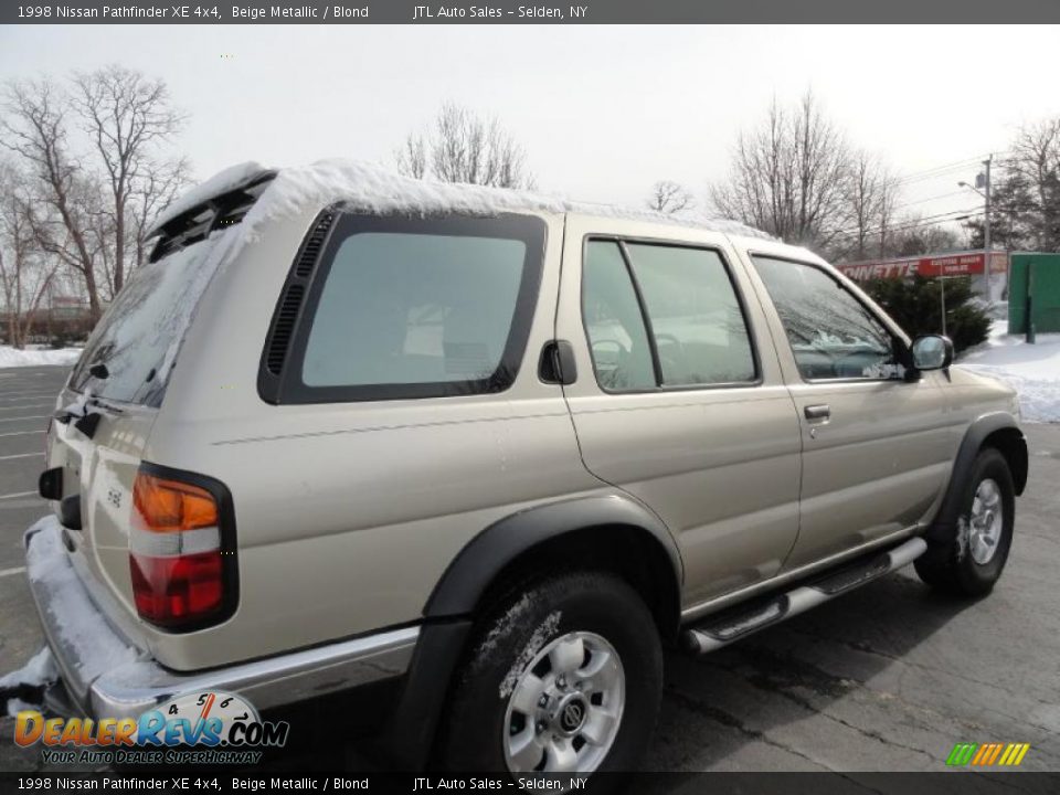 1998 Nissan Pathfinder XE 4x4 Beige Metallic / Blond Photo #5