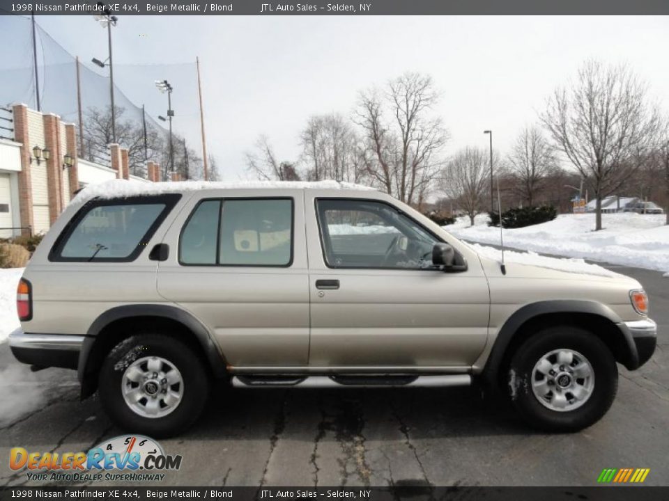 1998 Nissan Pathfinder XE 4x4 Beige Metallic / Blond Photo #6