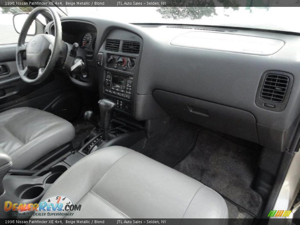 Blond Interior - 1998 Nissan Pathfinder XE 4x4 Photo #11