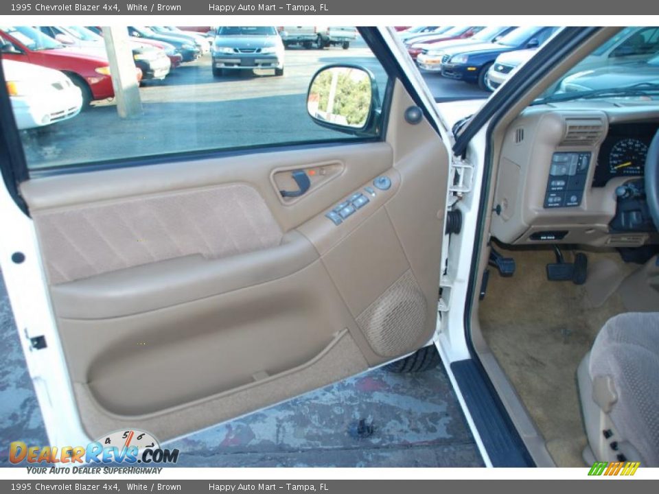 1995 Chevrolet Blazer 4x4 White / Brown Photo #17