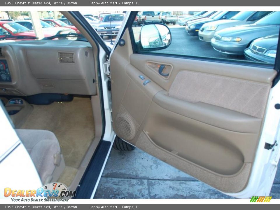 1995 Chevrolet Blazer 4x4 White / Brown Photo #18