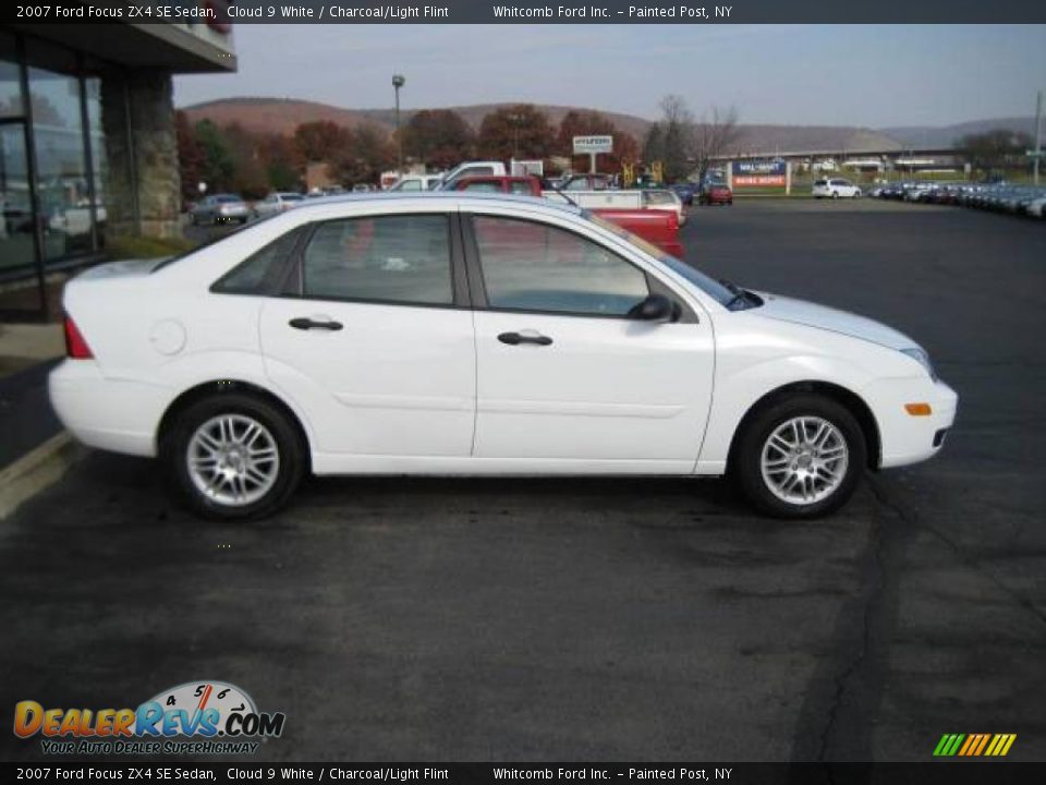 2007 Ford Focus ZX4 SE Sedan Cloud 9 White / Charcoal/Light Flint Photo #6