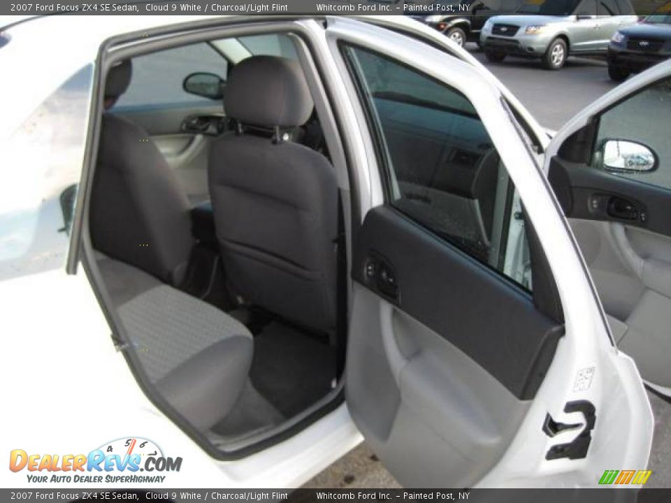 2007 Ford Focus ZX4 SE Sedan Cloud 9 White / Charcoal/Light Flint Photo #12