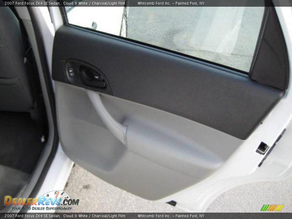 2007 Ford Focus ZX4 SE Sedan Cloud 9 White / Charcoal/Light Flint Photo #13