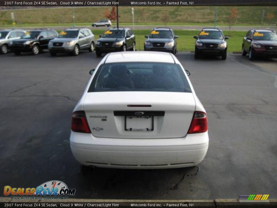 2007 Ford Focus ZX4 SE Sedan Cloud 9 White / Charcoal/Light Flint Photo #16