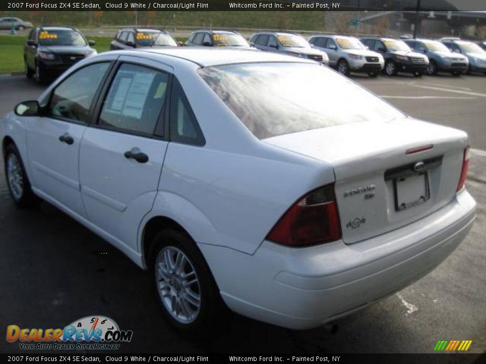 2007 Ford Focus ZX4 SE Sedan Cloud 9 White / Charcoal/Light Flint Photo #17