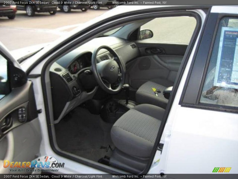 2007 Ford Focus ZX4 SE Sedan Cloud 9 White / Charcoal/Light Flint Photo #22