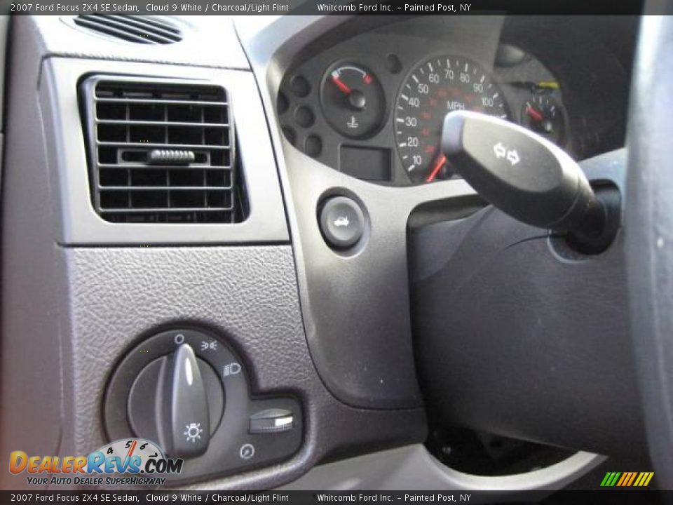 2007 Ford Focus ZX4 SE Sedan Cloud 9 White / Charcoal/Light Flint Photo #24