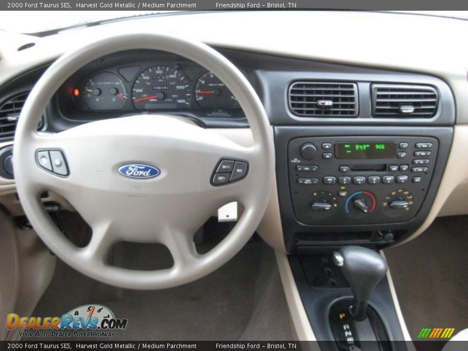 Dashboard of 2000 Ford Taurus SES Photo #25