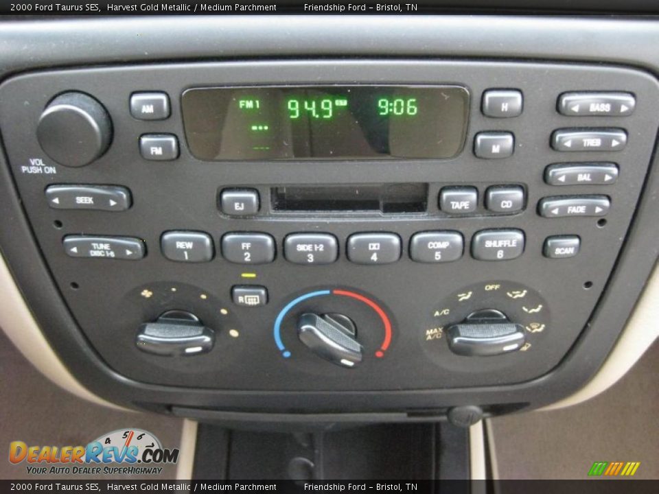 Controls of 2000 Ford Taurus SES Photo #26