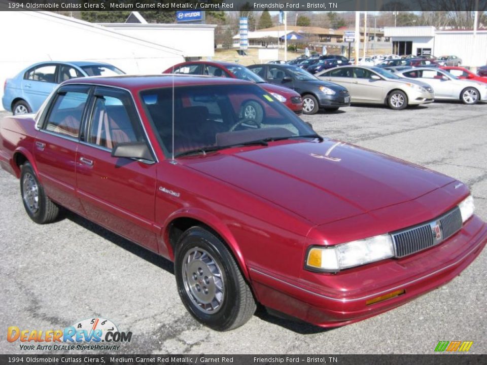 Front 3/4 View of 1994 Oldsmobile Cutlass Ciera S Photo #4