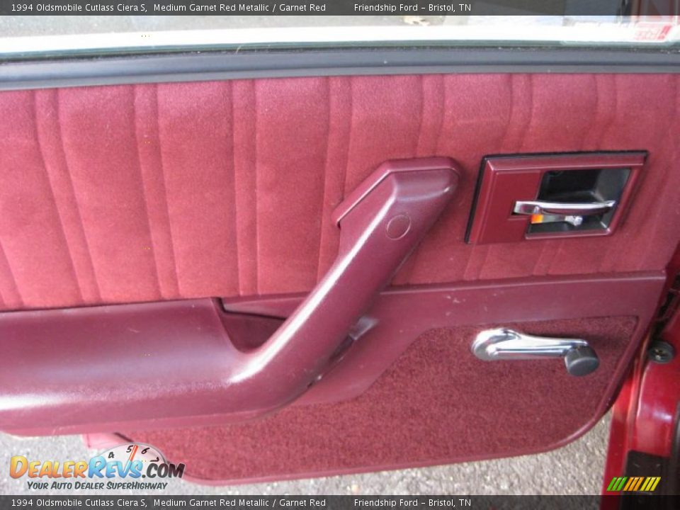 Door Panel of 1994 Oldsmobile Cutlass Ciera S Photo #18