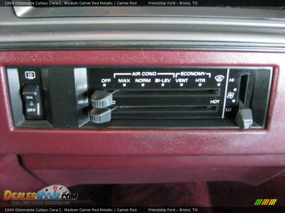 Controls of 1994 Oldsmobile Cutlass Ciera S Photo #27