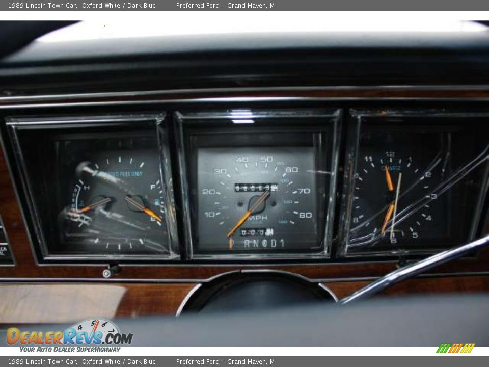 1989 Lincoln Town Car  Gauges Photo #12