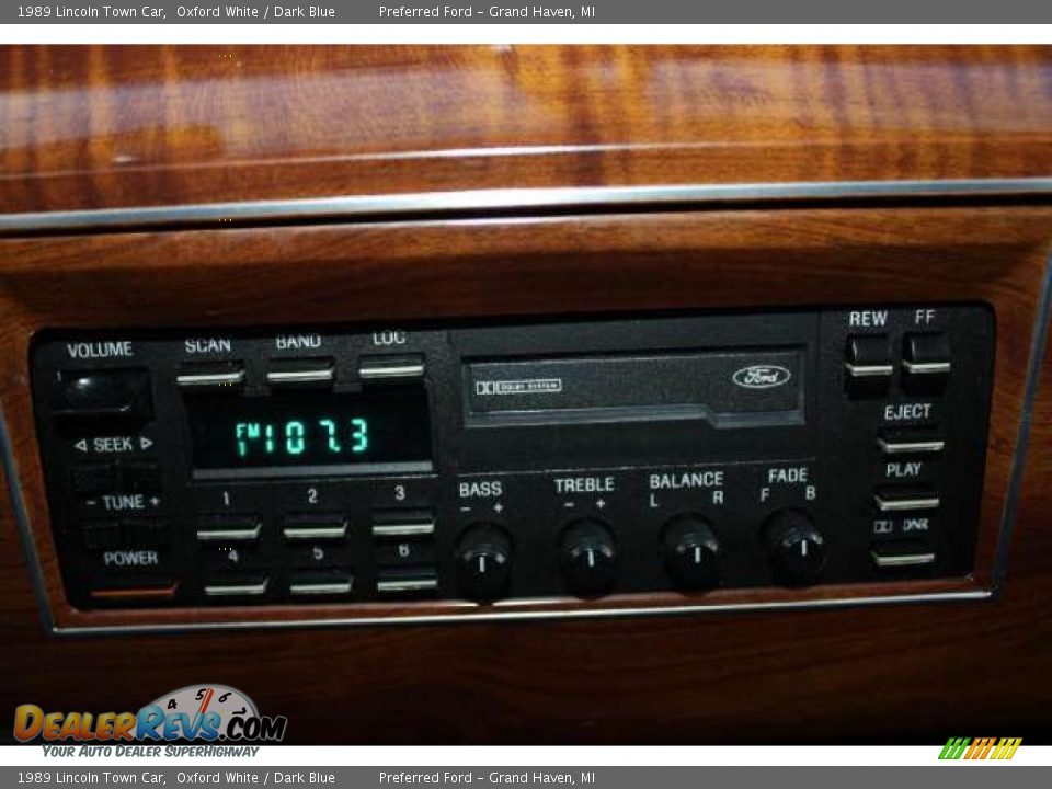 Controls of 1989 Lincoln Town Car  Photo #14