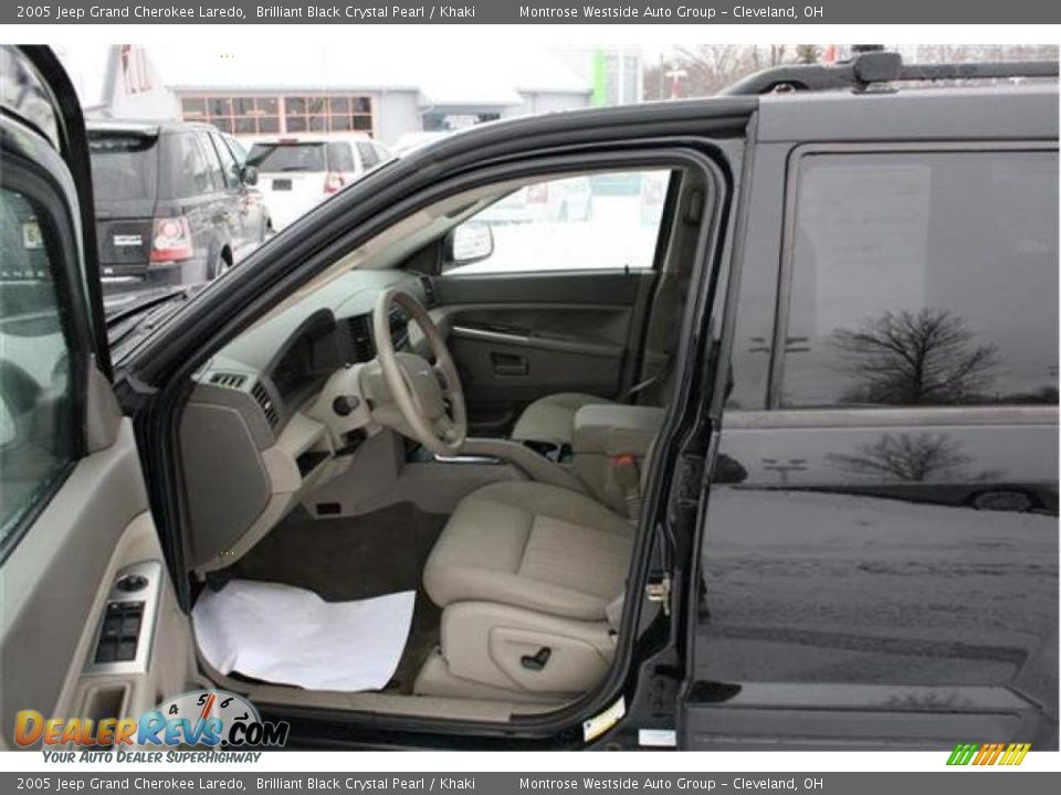 2005 Jeep Grand Cherokee Laredo Brilliant Black Crystal Pearl / Khaki Photo #10