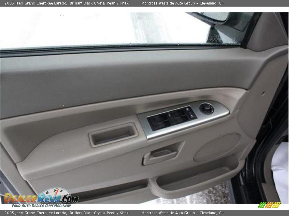 2005 Jeep Grand Cherokee Laredo Brilliant Black Crystal Pearl / Khaki Photo #11