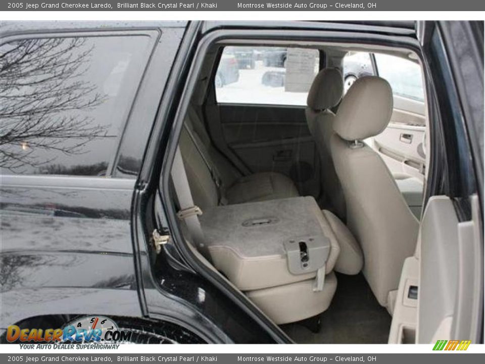 2005 Jeep Grand Cherokee Laredo Brilliant Black Crystal Pearl / Khaki Photo #13