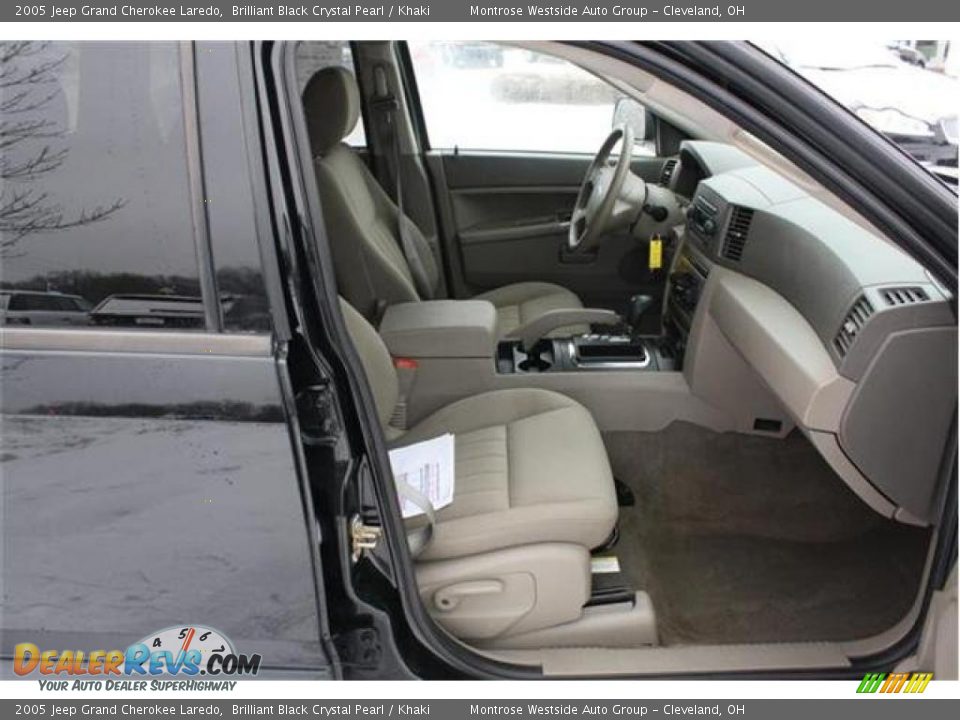 2005 Jeep Grand Cherokee Laredo Brilliant Black Crystal Pearl / Khaki Photo #14