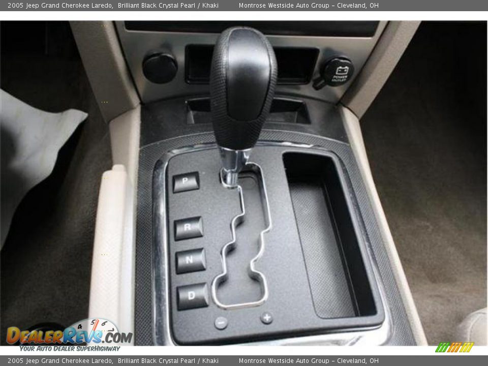 2005 Jeep Grand Cherokee Laredo Brilliant Black Crystal Pearl / Khaki Photo #19