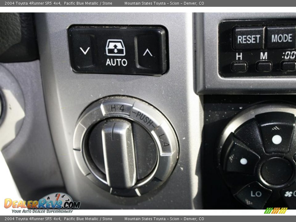 Controls of 2004 Toyota 4Runner SR5 4x4 Photo #18