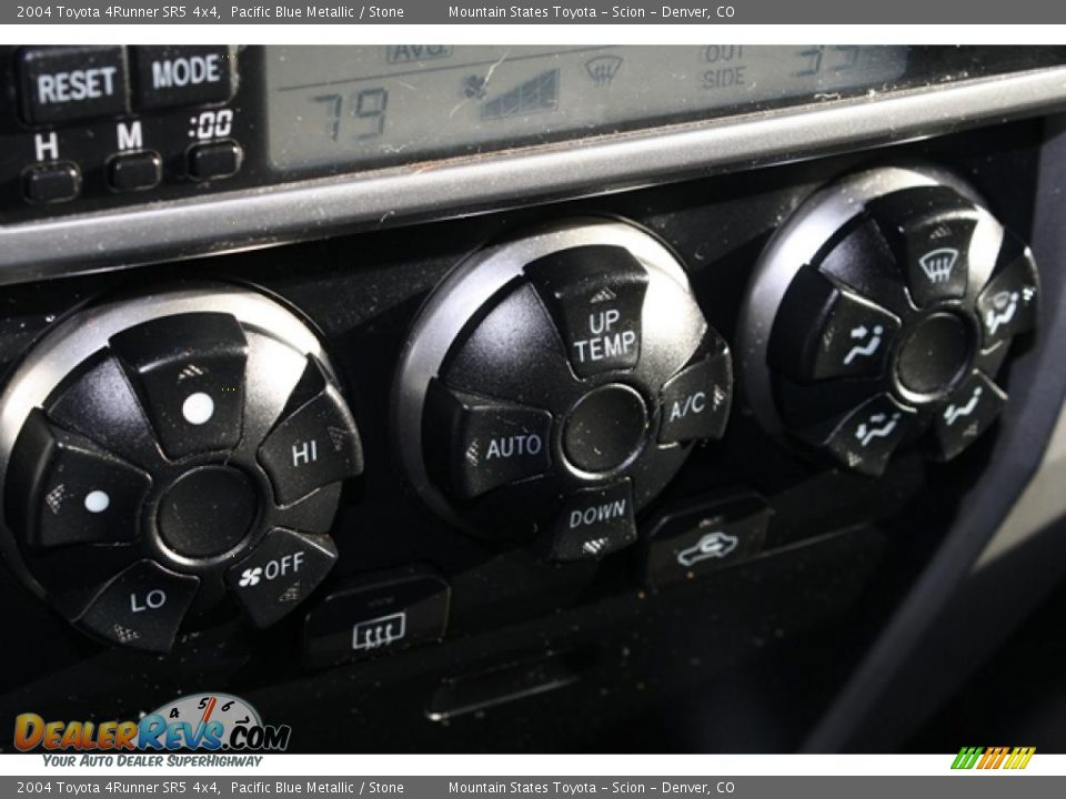 Controls of 2004 Toyota 4Runner SR5 4x4 Photo #20