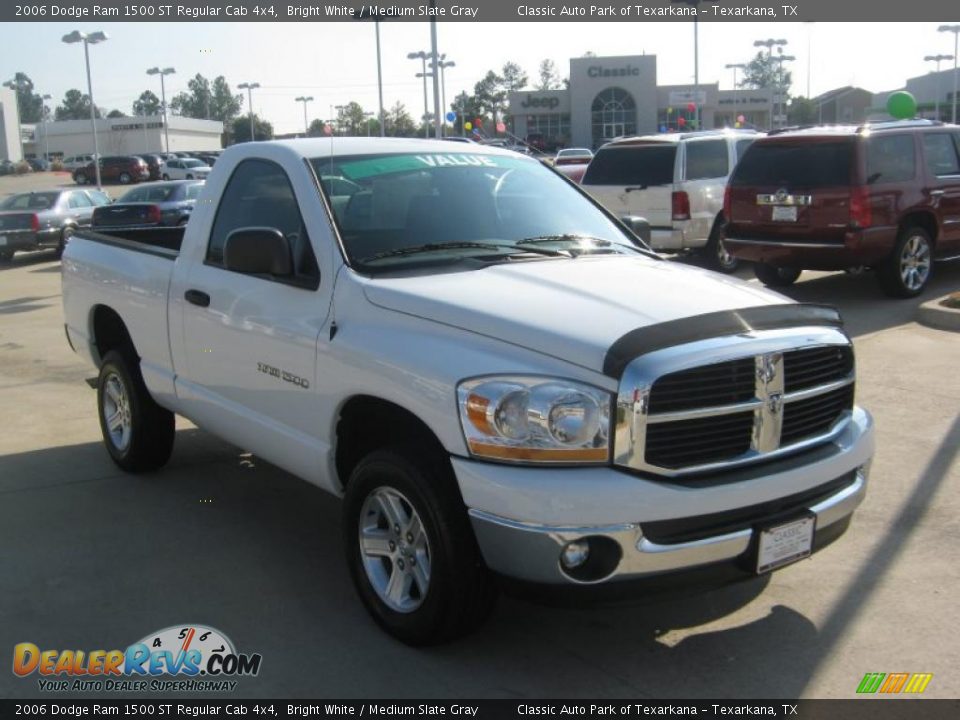 2006 Dodge Ram 1500 ST Regular Cab 4x4 Bright White / Medium Slate Gray Photo #7