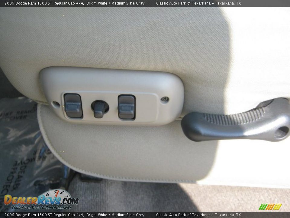 2006 Dodge Ram 1500 ST Regular Cab 4x4 Bright White / Medium Slate Gray Photo #14