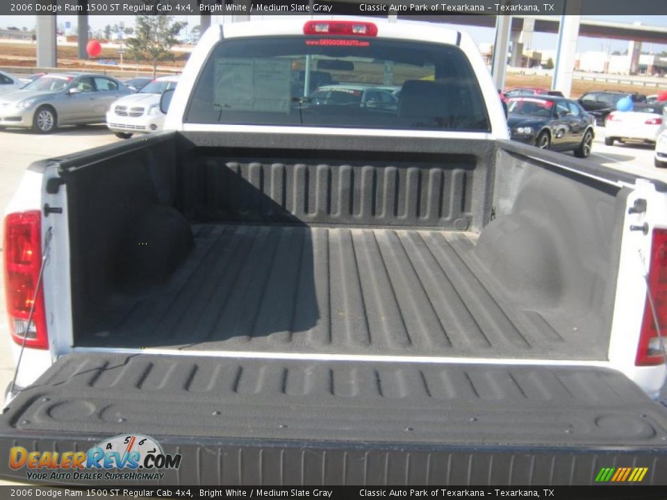 2006 Dodge Ram 1500 ST Regular Cab 4x4 Bright White / Medium Slate Gray Photo #17