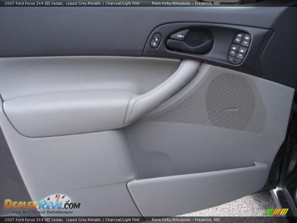 2007 Ford Focus ZX4 SES Sedan Liquid Grey Metallic / Charcoal/Light Flint Photo #12