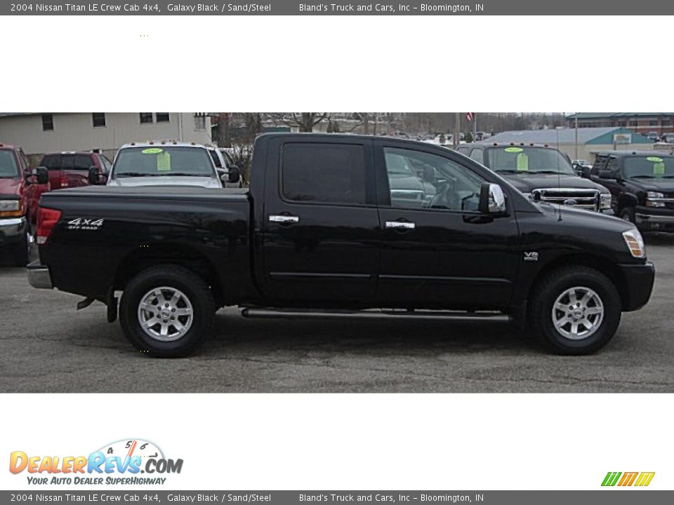 2004 Nissan Titan LE Crew Cab 4x4 Galaxy Black / Sand/Steel Photo #2