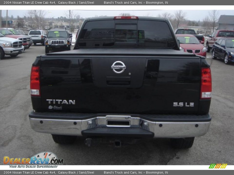 2004 Nissan Titan LE Crew Cab 4x4 Galaxy Black / Sand/Steel Photo #4