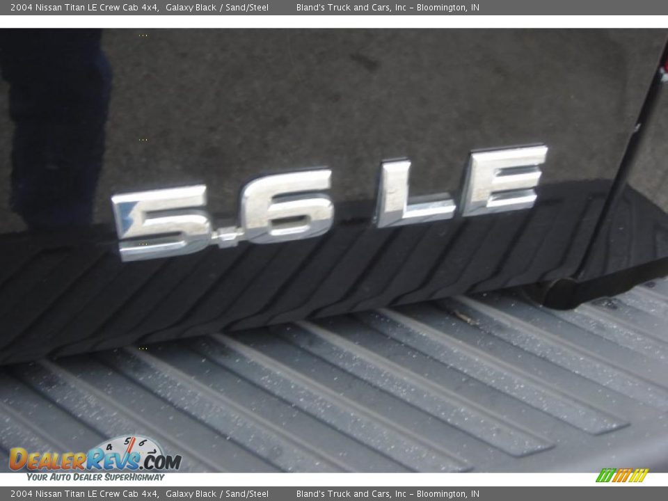 2004 Nissan Titan LE Crew Cab 4x4 Galaxy Black / Sand/Steel Photo #7