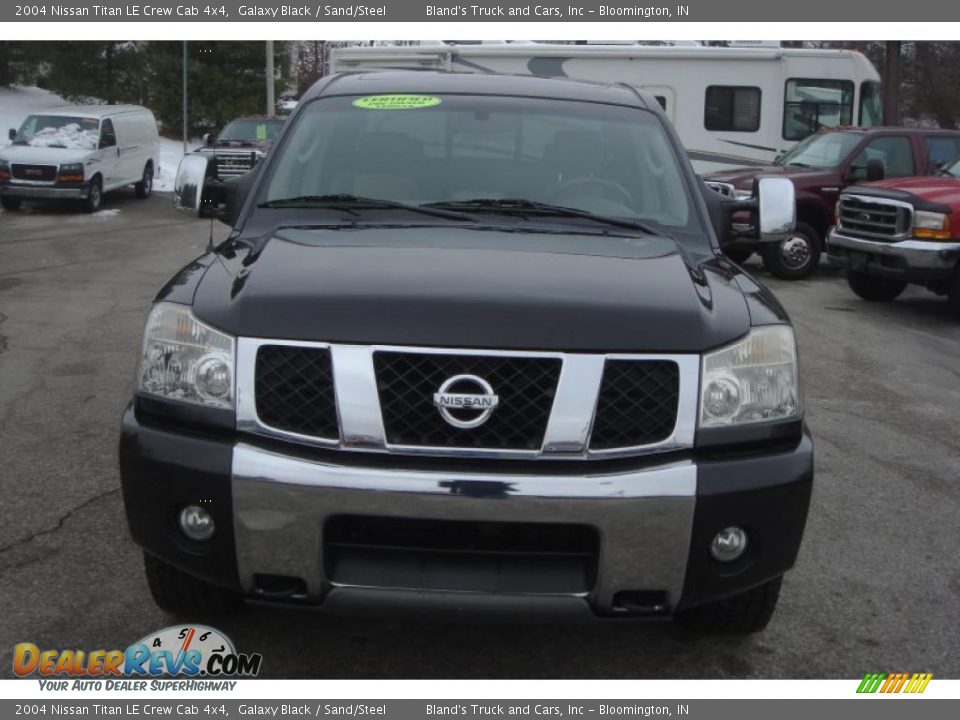 2004 Nissan Titan LE Crew Cab 4x4 Galaxy Black / Sand/Steel Photo #18