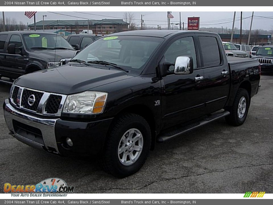 2004 Nissan Titan LE Crew Cab 4x4 Galaxy Black / Sand/Steel Photo #21
