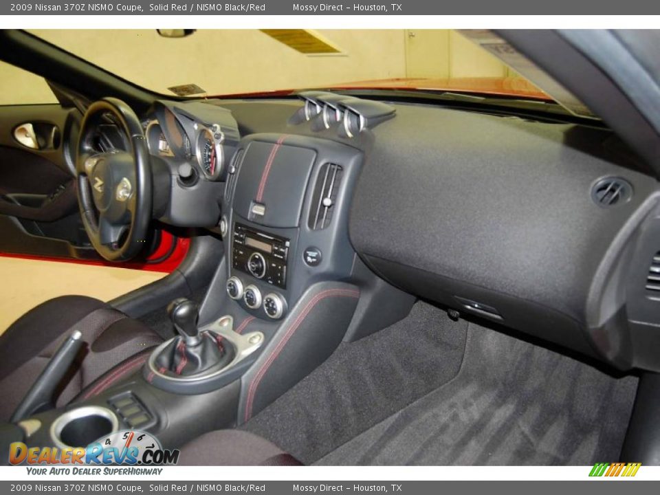 Dashboard of 2009 Nissan 370Z NISMO Coupe Photo #17
