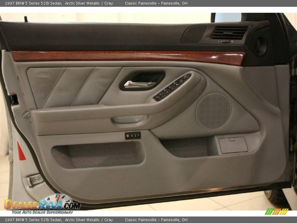 Door Panel of 1997 BMW 5 Series 528i Sedan Photo #5