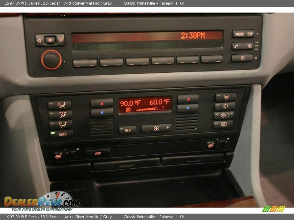 Controls of 1997 BMW 5 Series 528i Sedan Photo #12