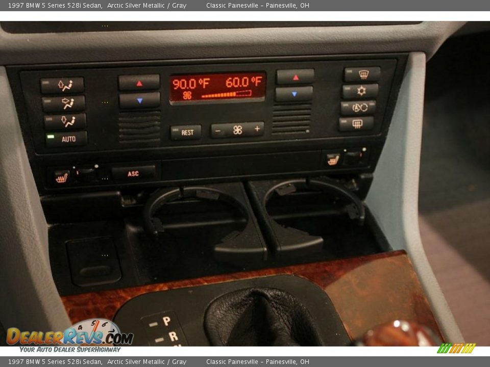 Controls of 1997 BMW 5 Series 528i Sedan Photo #13