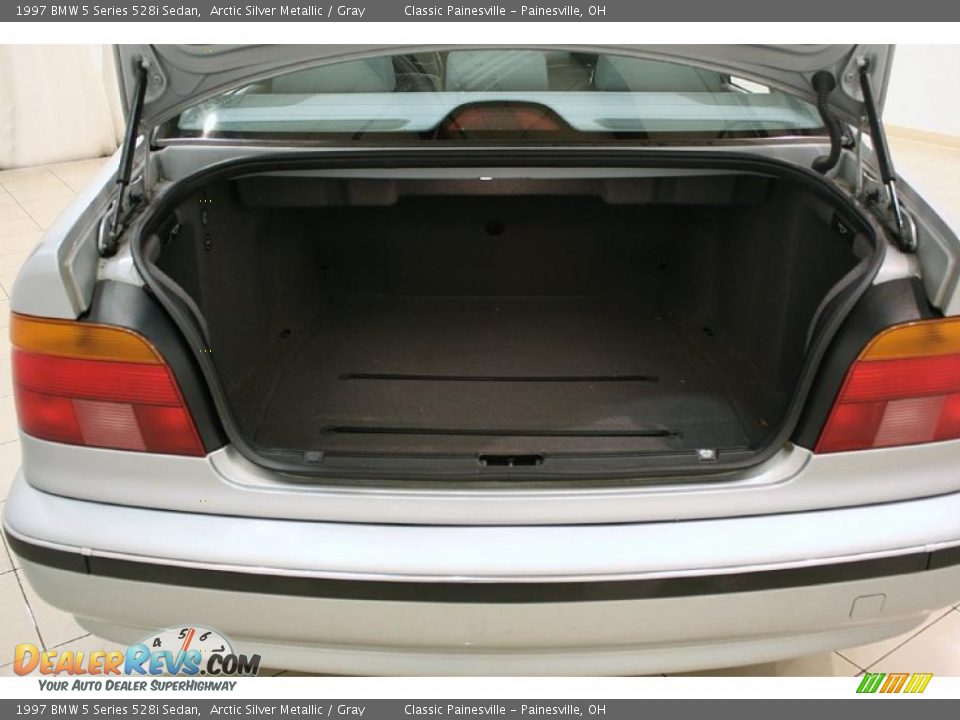 1997 BMW 5 Series 528i Sedan Trunk Photo #21