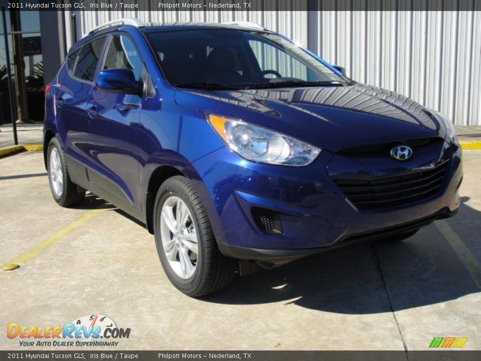Front 3/4 View of 2011 Hyundai Tucson GLS Photo #1