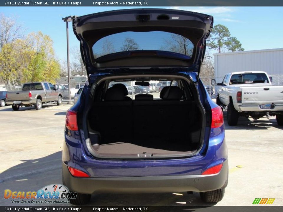 2011 Hyundai Tucson GLS Iris Blue / Taupe Photo #16