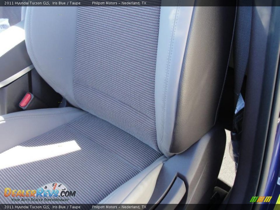 2011 Hyundai Tucson GLS Iris Blue / Taupe Photo #24