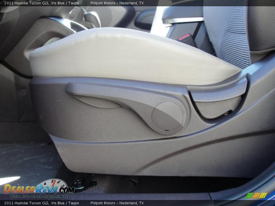 2011 Hyundai Tucson GLS Iris Blue / Taupe Photo #25