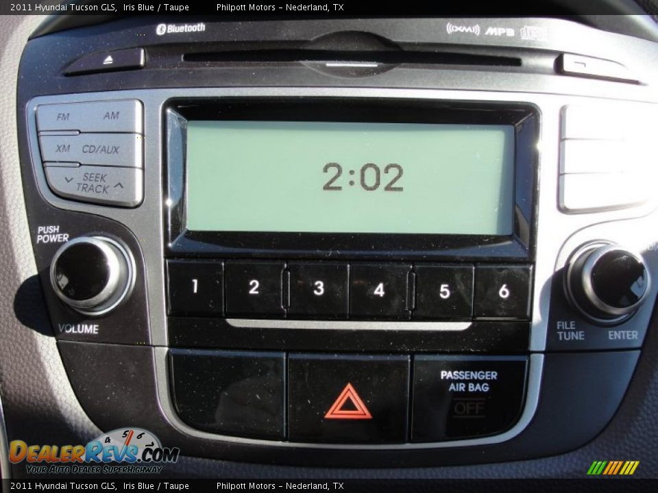 Controls of 2011 Hyundai Tucson GLS Photo #28