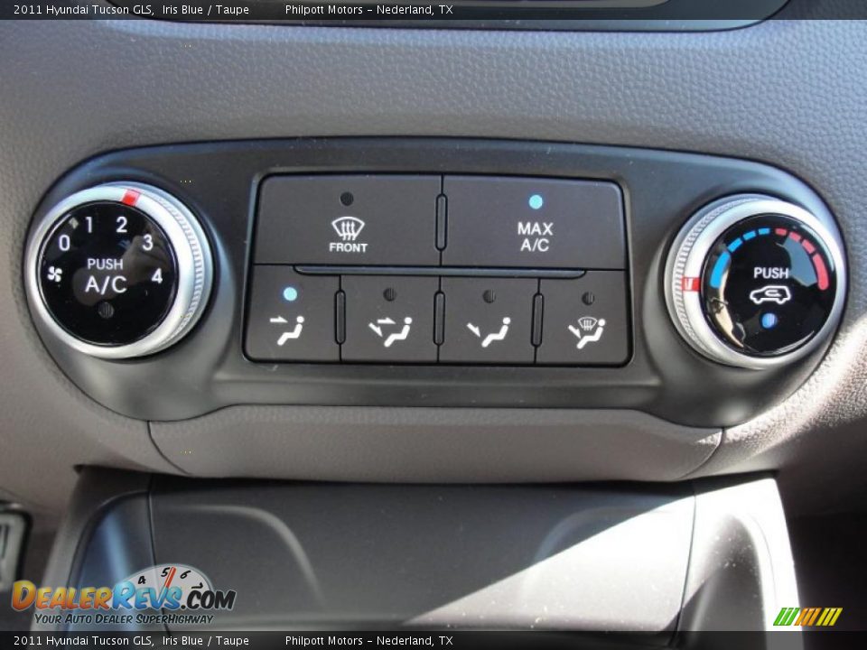Controls of 2011 Hyundai Tucson GLS Photo #29